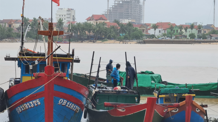 Quảng Bình: Chuẩn bị phương án di dời dân tránh bão và sạt lở đất (10/09/2021)
