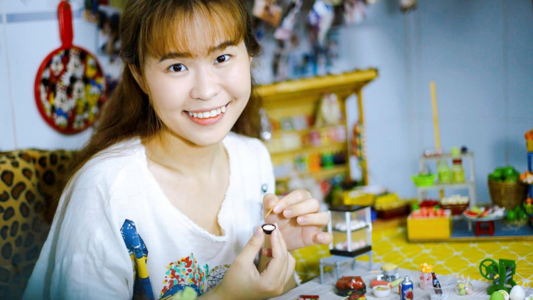 Cô gái 9X khởi nghiệp thành công với mô hình món ăn, thức uống tí hon làm từ đất sét (13/09/2021)