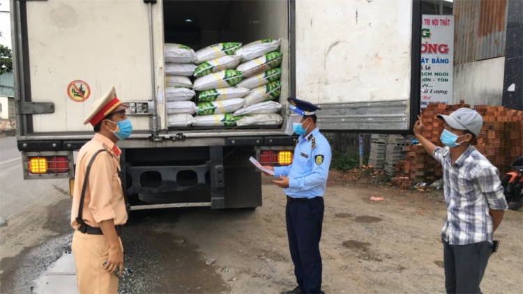 Tiền Giang: Kiểm tra, phát hiện 8/15 mẫu phân bón là hàng giả, không đảm bảo chất lượng (06/1/2022)
