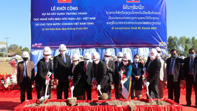 Khởi công xây dựng Trường dạy nghề - quà tặng của Chủ tịch nước Nguyễn Xuân Phúc dành cho Lào (05/01/2022)