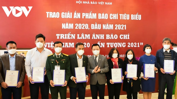 Trao giải ấn phẩm báo chí tiêu biểu và giải cuộc thi ảnh “Việt Nam 2020”