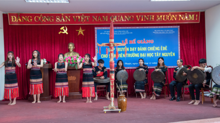 Đắk Lắk: Đưa văn hóa cồng chiêng vào giảng đường đại học (16/1/2023)