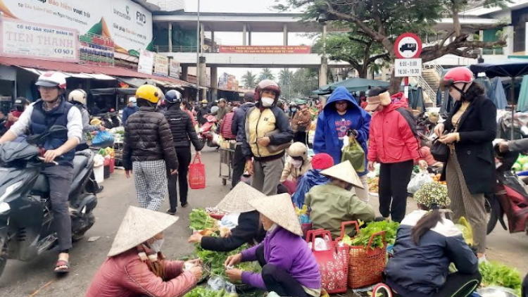 Chợ 30 Tết ở Quảng Bình, sức mua tăng cao, giá tặng nhẹ (21/1/2023)