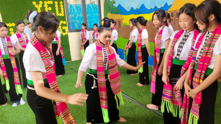 Có một thế hệ mới yêu xòe (14/1/2023)
