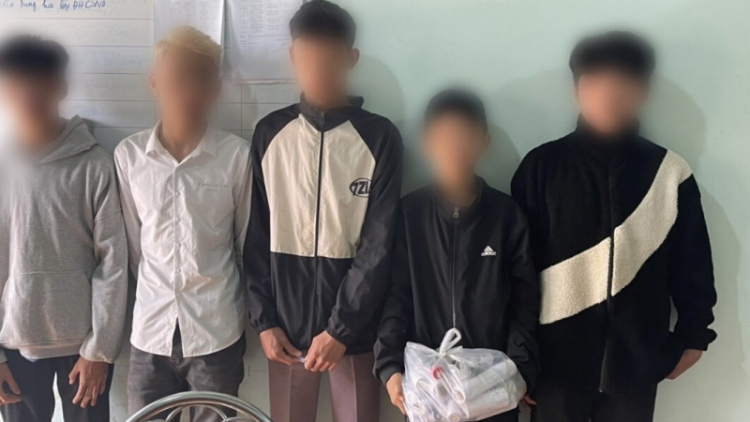 Đắk Nông phát hiện 6 thiếu niên tự chế pháo nổ (7/1/2023)