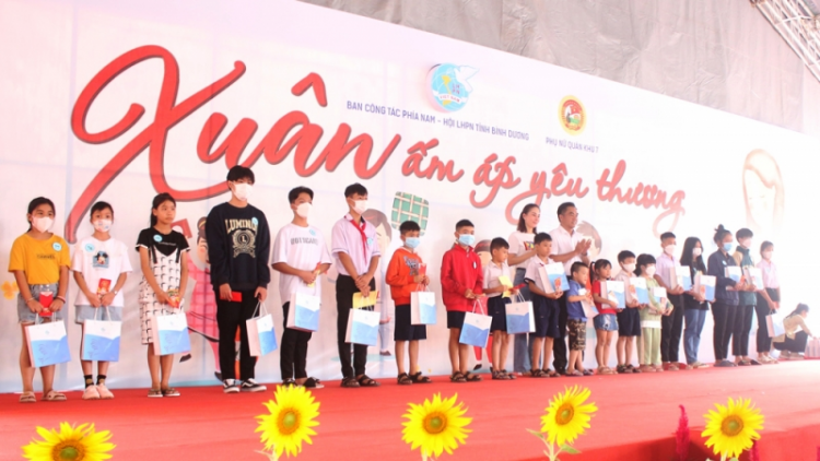 Bình Dương: Đem Tết đến cho trẻ mồ côi vì COVID- 19 (8/1/2023)