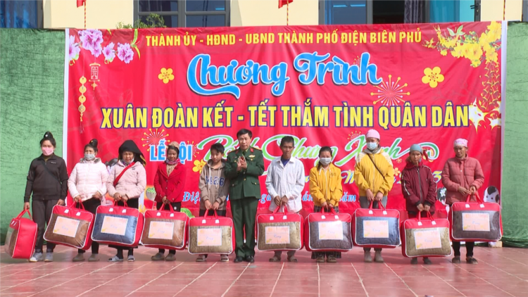 Mang Xuân đến với người nghèo vùng cao Điện Biên (19/1/2023)