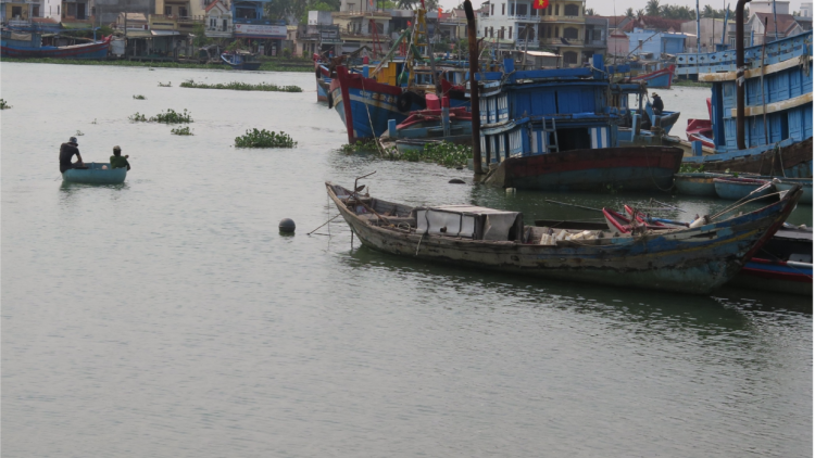 Quảng Ngãi: Tàu chìm, 8 ngư dân được cứu sống (02/1/2023)