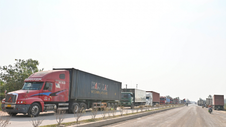 Quảng Ninh: Hơn 150 xe hàng nông, hải sản được làm thủ tục thông quan (28/1/2023)