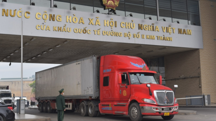 Hàng hóa nhộn nhịp qua cửa khẩu Lào Cai ngày đầu năm mới (22/1/2023)