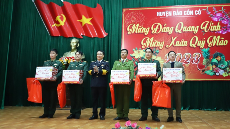 Bộ Tư lệnh Vùng 3 Hải quân thăm và chúc Tết quân, dân huyện đảo  Cồn Cỏ, tỉnh Quảng Trị (7/1/2023)