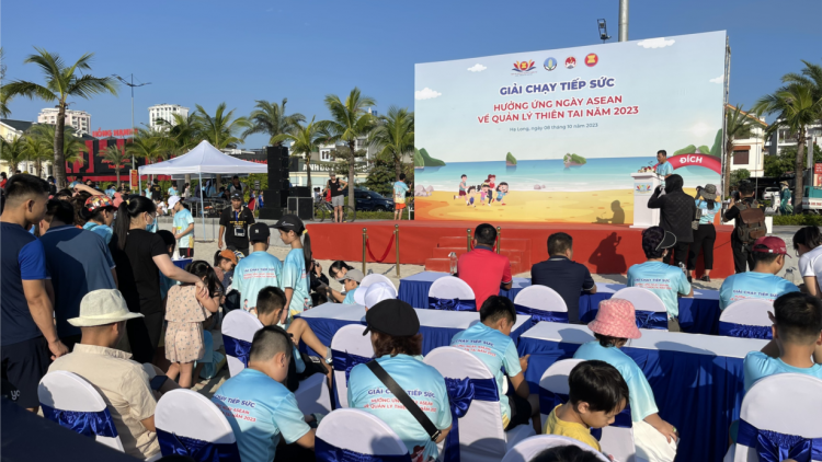 Chạy tiếp sức hưởng ứng “Ngày ASEAN về quản lý thiên tai năm 2023” (8/10/2023)