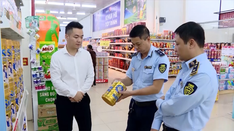 Tăng cường phối hợp để ngăn chặn buôn lậu, hàng giả, hàng kém chất lượng dịp cuối năm (26/10/2023)
