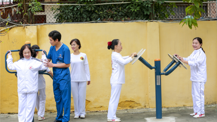 Nâng cao chất lượng sống cho người cao tuổi từ mô hình chăm sóc sức khỏe toàn diện (13/10/2023)