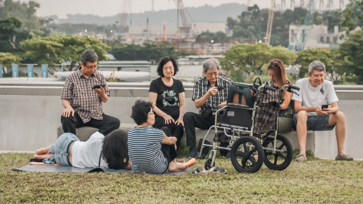 Làm sao để khuyến khích bố mẹ, người lớn tuổi trải nghiệm cuộc sống nhiều hơn (12/10/2023)