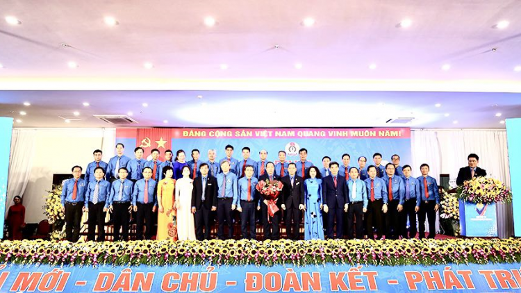 Công đoàn Điện lực Việt Nam hỗ trợ hơn 250,000 lượt đoàn viên, người lao động khó khăn (4/10/2023)
