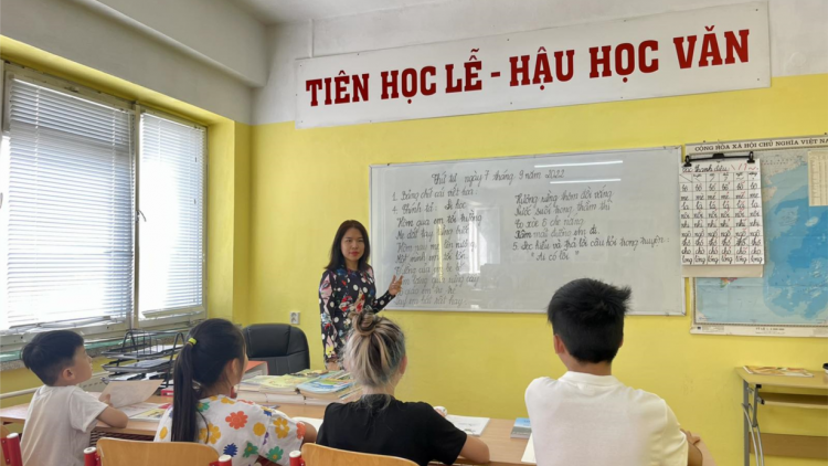 Gìn giữ bản sắc dân tộc qua hoạt động dạy và học tiếng Việt cho kiều bào (23/10/2023)