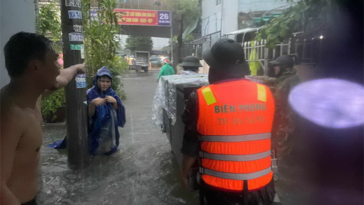 Đà Nẵng: Sơ tán hơn 2300 người ra khỏi vùng ngập nước, sạt lở trong đêm (14/10/2023)