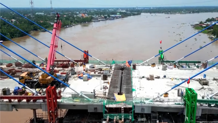 Cầu Mỹ Thuận 2 bắc qua sông Tiền chuẩn bị hợp long (8/10/2023)