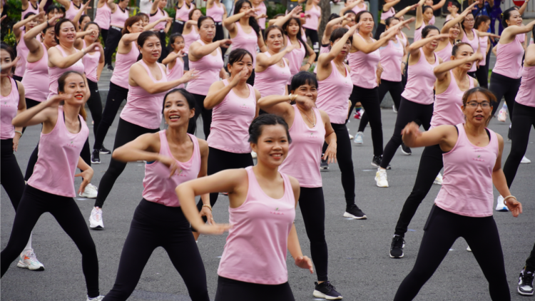 Hơn 700 phụ nữ các tỉnh phía Nam trình diễn Aerobic chào mừng ngày phụ nữ Việt Nam (15/10/2023)