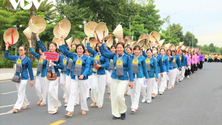 Cần Thơ: Lễ hội “Duyên dáng phương Nam” lan tỏa nét đẹp áo bà ba, áo dài (13/10/2023)