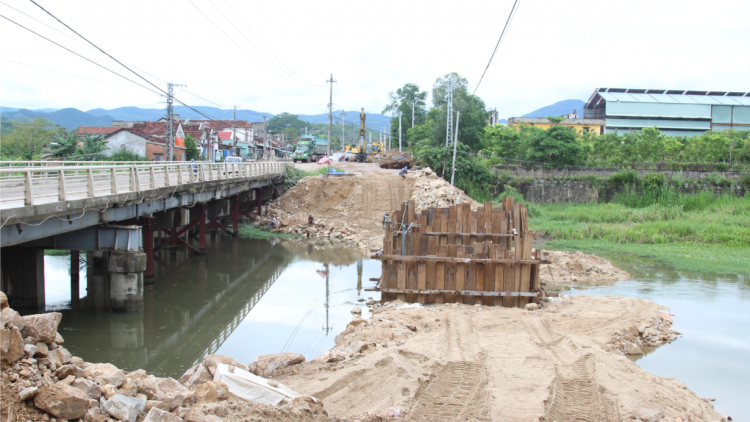 Dân kêu trời vì những bất cập khi thi công mở rộng Quốc lộ 19 qua tỉnh Bình Định  (16/10/2023)