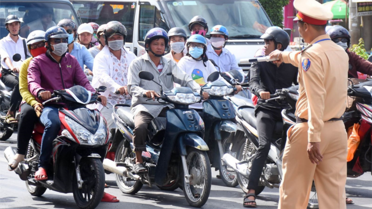 Tuân thủ luật giao thông để không phải giá như (19/11/2023)