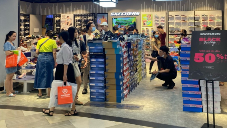 Siêu sale" giảm giá dịp Black Friday, sức mua vẫn chậm (24/11/2023)