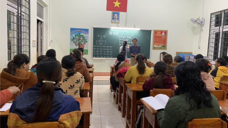 Những người thầy thầm lặng thắp chữ cho bon làng (19/11/2023)