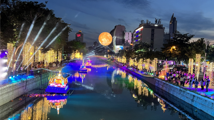 Thủ đô Bangkok (Thái Lan) rực rỡ sắc màu trong không khí lễ hội Loy Krathong (28/11/2023)