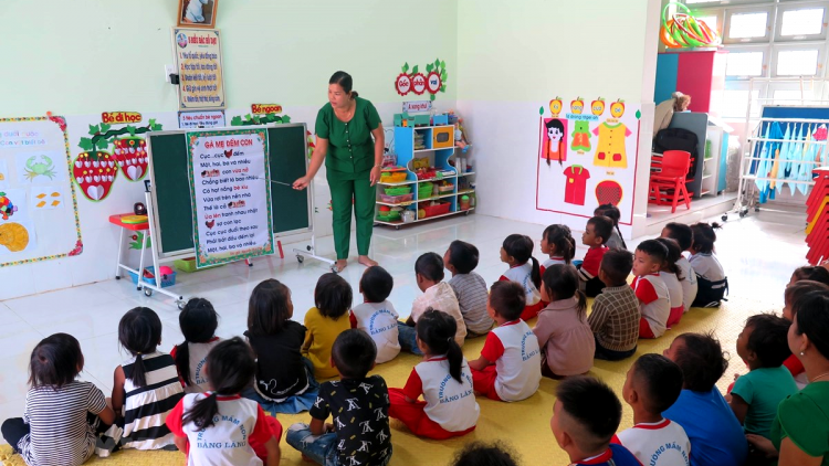 Khi giáo dục là quốc sách hàng đầu: Làm sao để giáo viên sống được bằng nghề (20/11/2023)