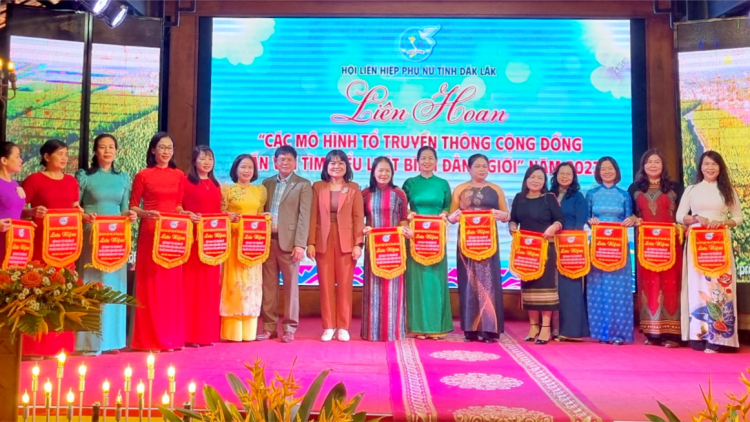 Liên hoan các Tổ truyền thông cộng đồng gắn với tìm hiểu Luật Bình đẳng giới (13/12/2023)