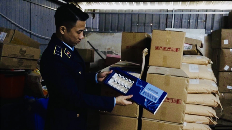 Hà Nội: phát hiện hàng chục tấn thực phẩm chức năng "thương hiệu Úc, Canada"... sản xuất ở trại nuôi gà (28/12/2023)