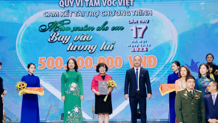 Phó Chủ tịch nước Võ Thị Ánh Xuân vinh danh các nhà tài trợ đóng góp tích cực cho hoạt động vì trẻ em năm 2023 (16/12/2023)