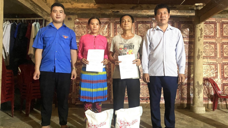 Lan tỏa lá đơn xin ra khỏi hộ nghèo (08/12/2023)