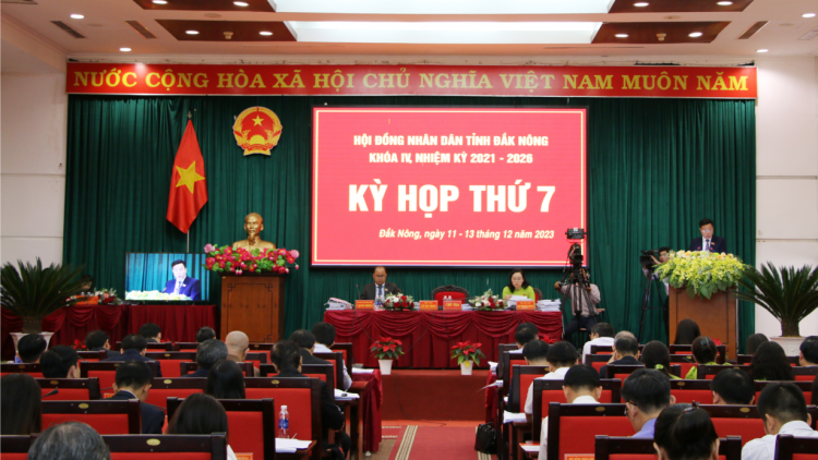 Xử lý cấp bìa chồng lấn, trùng lặp, Giám đốc sở cho rằng đơn giản, Chủ tịch tỉnh nói rất khó (13/12/2023)