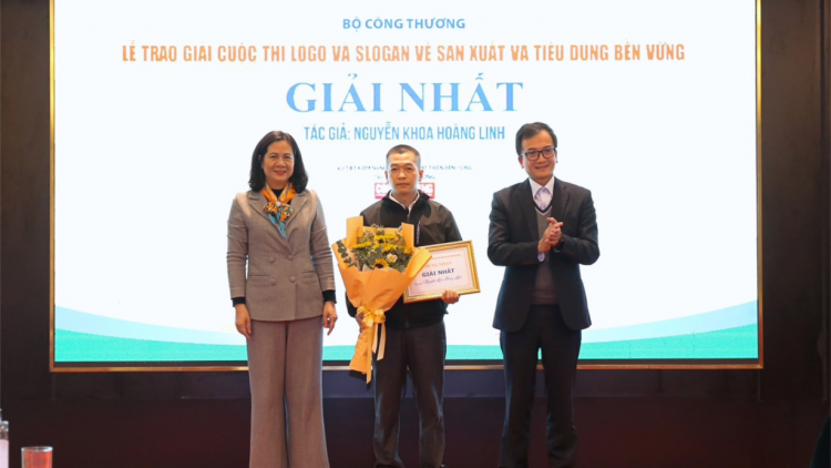 Trao giải Cuộc thi Sáng tạo logo và slogan về sản xuất và tiêu dùng bền vững (22/12/2023)