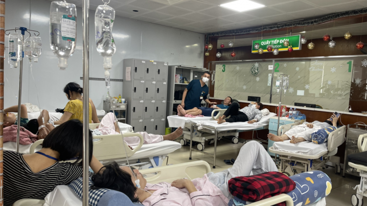 Trong 2 năm, Bệnh viện Bạch Mai tiếp nhận gần 130 ca ngộ độc thuốc lá điện tử (02/11/2023)