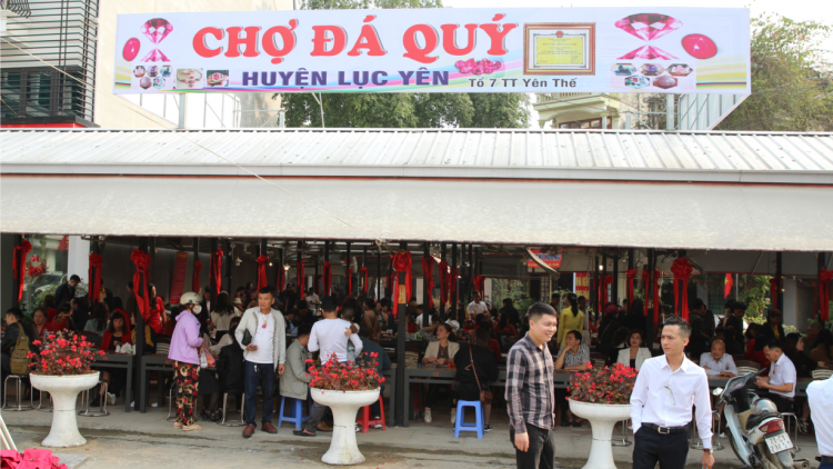 Độc đáo chợ đá quý tiền tỷ "có một không hai" ở Việt Nam (14/2/2023)