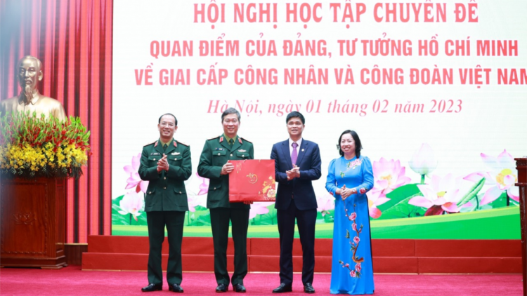 Nâng tầm chất lượng công nhân lao động qua tư tưởng Hồ Chí Minh về giai cấp công nhân và Công đoàn Việt Nam (1/2/2023)