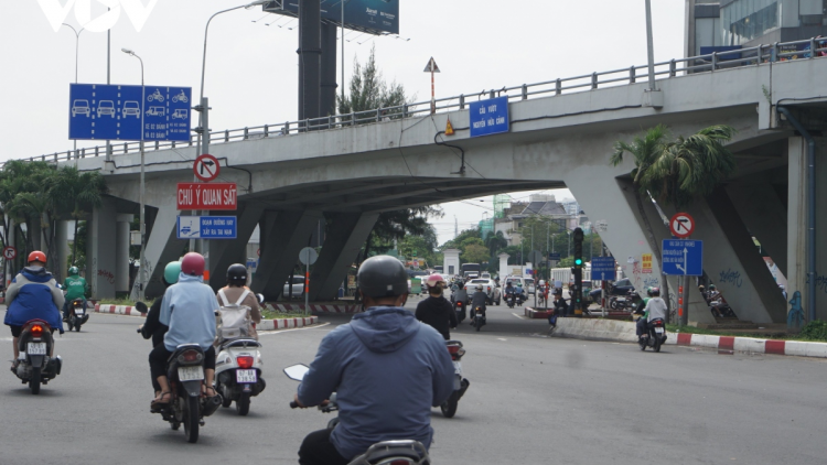 Cầu vượt Nguyễn Hữu Cảnh sắp thông tuyến trở lại (17/2/2023)
