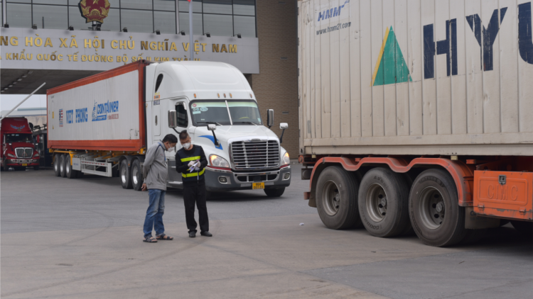 Xuất nhập khẩu qua Lào Cai phục hồi tích cực (23/2/2023)