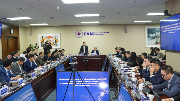 Bộ trưởng Bộ Công Thương và Chủ tịch UBQLV Nhà nước tại Doanh nghiệp đồng chủ trì họp bàn xây dựng phương án giá bán lẻ điện bình quân năm 2023 (15/02/2023)