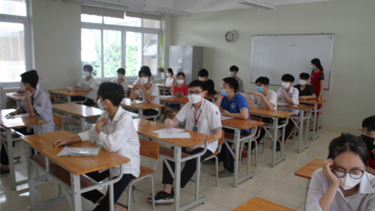 Xung quanh đề xuất bỏ môn thi thứ 4 vào lớp 10 ở Hà Nội (17/2/2023)