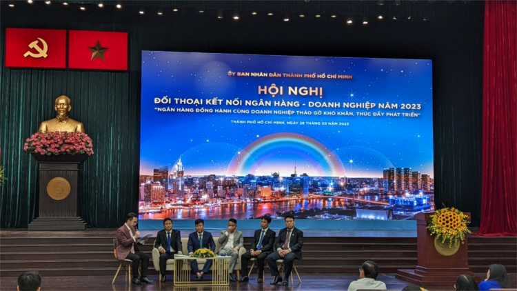 Doanh nghiệp đề nghị các ngân hàng thương mại hạ lãi suất cho vay (28/2/2023)