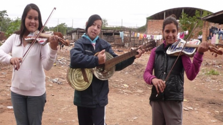 Paragoay: Chơi nhạc cụ bằng vật liệu tái chế (5/3/2023)