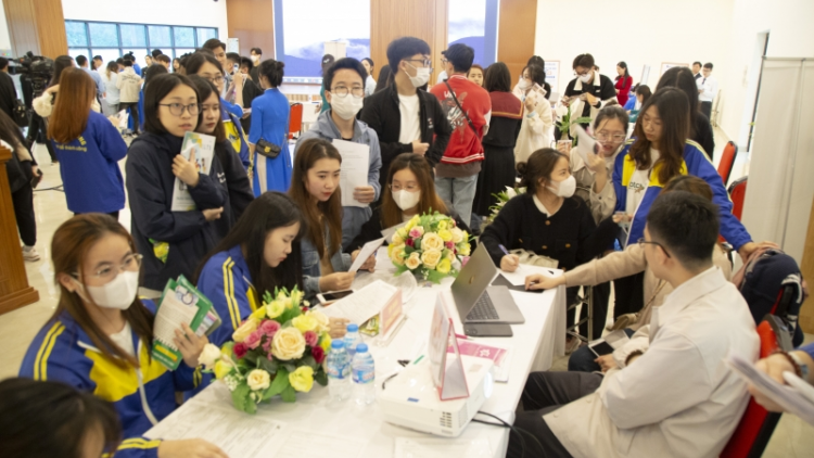 Tạo cơ hội việc làm và giao lưu phát triển cho sinh viên Đại học Hạ Long (31/3/2023)