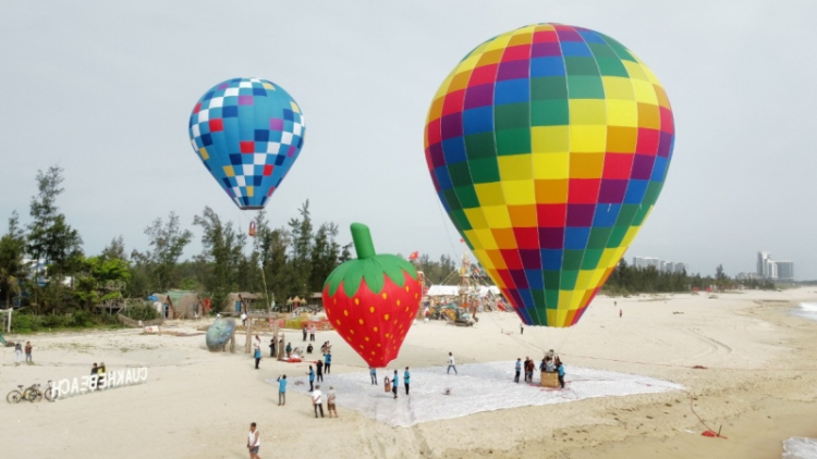 Trình diễn khinh khí cầu thành sản phẩm du lịch đặc sắc của huyện Thăng Bình (tỉnh Quảng Nam) (31/3/2023)