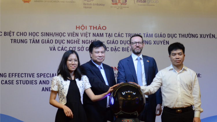 Cần đẩy mạnh thực hiện việc đào tạo giáo viên giáo dục đặc biệt