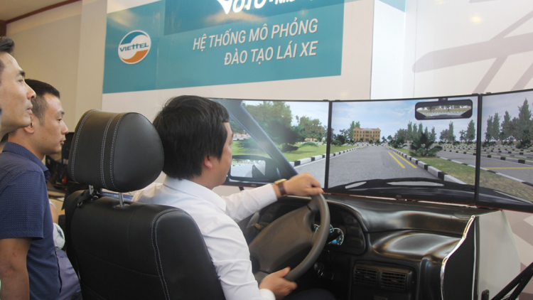 Học lái xe trên ca-bin mô phỏng không phát sinh thêm chi phí (30/3/2023)